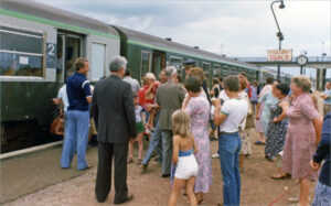 Ankunft der Pöttmeser am Bahnhof Folligny
